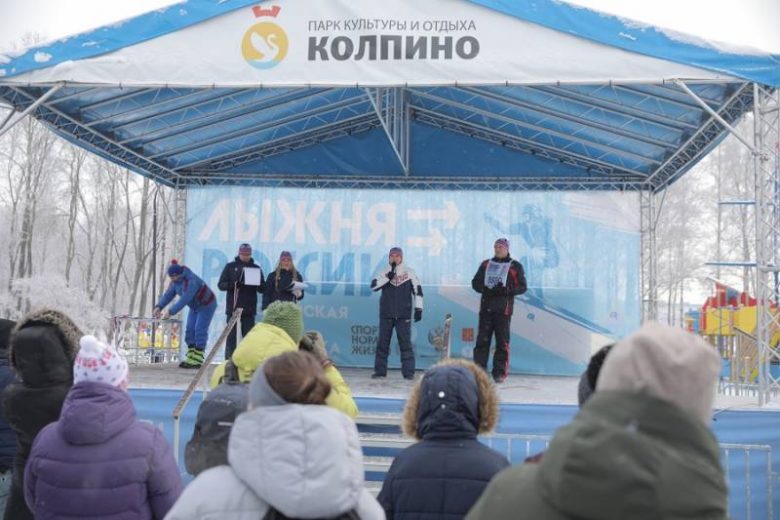 
Михаил Романов дал старт гонке «Лыжня России» в городе Колпино                