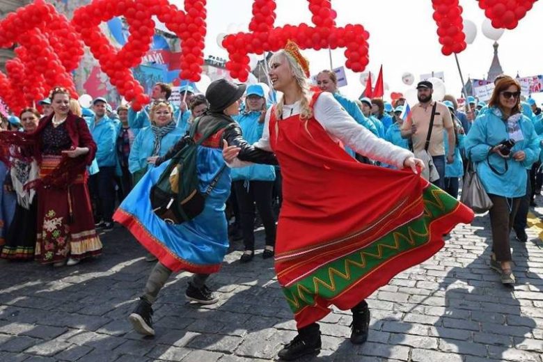 
Как россияне будут отдыхать на майские праздники в 2021 году                