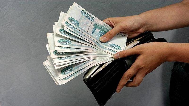 
С 1 мая изменится начисление зарплаты российским работающим пенсионерам                