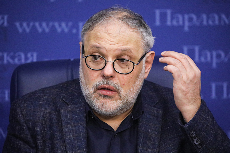 
Экономист Хазин опасается грядущего «путча» в России                