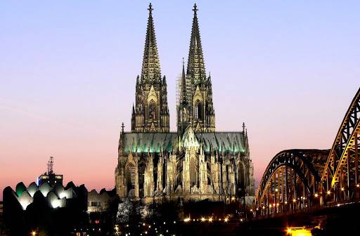 
Что случится, когда будет достроен Кёльнский собор в Германии: древняя легенда о чертежах дьявола                