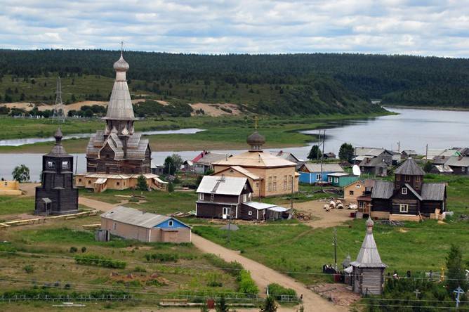 
Глухое украинское село с роскошными дворцами, в котором нет ни одного одноэтажного дома                