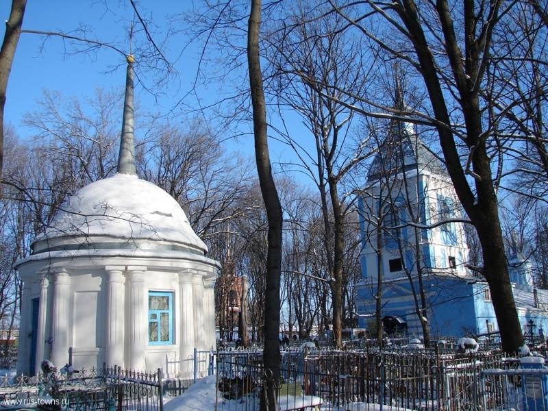 
Можно ли ходить на кладбище в Пасху, и когда лучше поминать родных после Воскресения Господнего                