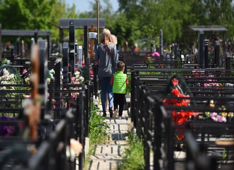 
Можно ли ходить на кладбище в Пасху, и когда лучше поминать родных после Воскресения Господнего                