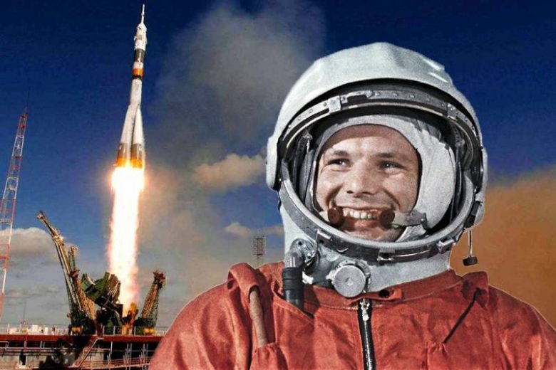 
Прикольные видеооткрытки и веселые поздравления с Днем космонавтики 12 апреля 2021 года                