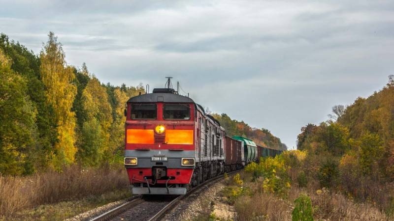 
Очевидцы рассказали о таинственных плазмоидах, способных “буксировать” целые железнодорожные составы                