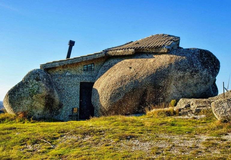 
Где находится «дом хоббитов», и кто сейчас в нем живёт                